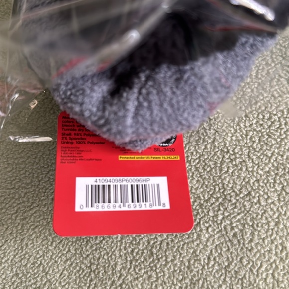 New Hello Kitty Slipper Socks. Shoe sz 4-10 sock sz 9-11 - Picture 4 of 4